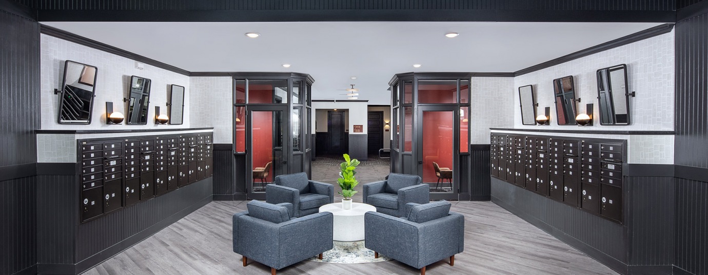 attractions and establishments near Broadstone Junction in